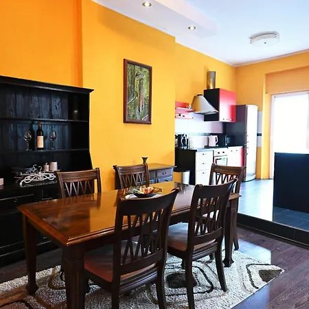 Cozy & Colorful Apartment