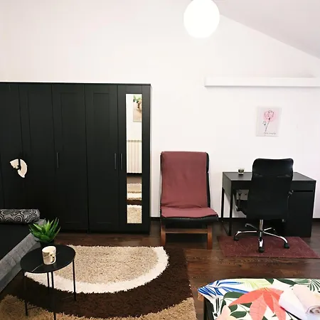 Cozy & Colorful Apartment
